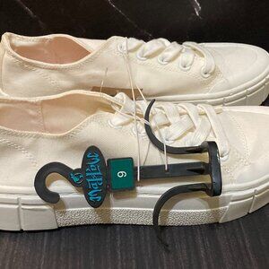 Mad Love Women’s Fran Platform Sneakers Size 9 Casual Shoe White Canvas Lace-Up